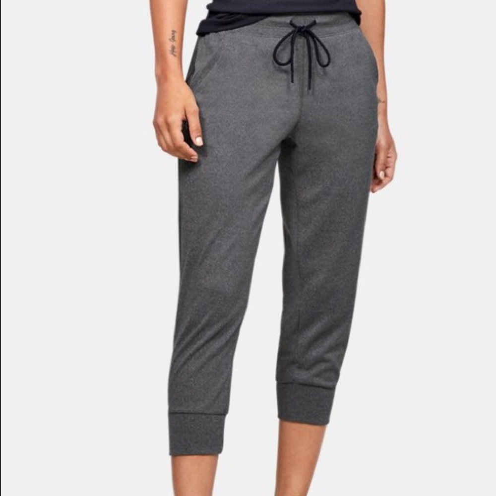 Under Armour Tech Gray Cropped Sweatpants NEW - Picture 2 of 5
